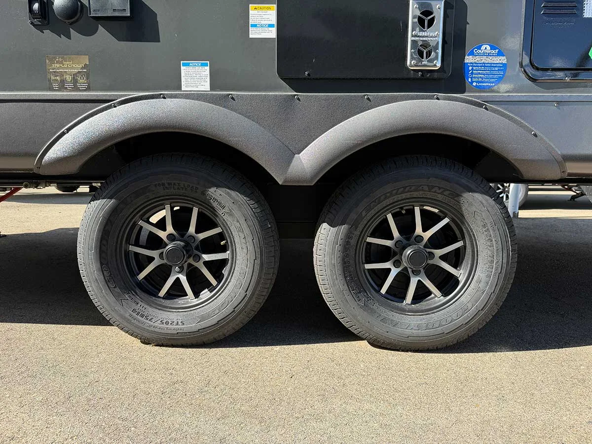 Tandem axles on the 2509S with black alloy wheels and Goodyear Endurance ST205/75R14 tires