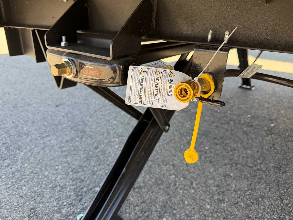Yellow-capped LP quick-connect port under the side of the G20SFK next to an Anchor Pro stabilizer jack